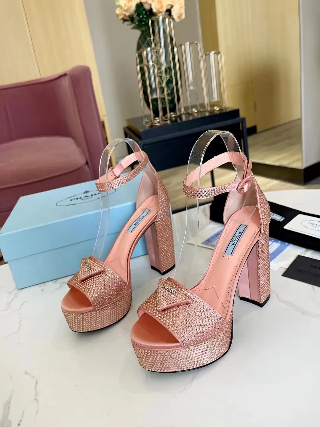 👟👟Ex-factory price 600👟👟 (imitation leather bottom-20) 👉New arrival👈Remove the original board and make a 1:1 replica‼ ️The highest version ✅ Prada's early spring catwalk hot style 😘The latest spring model Thick heel water platform rhinestone series (genuine leather outsole) (simulated leather sole) A must-have for goddesses The upper and the feet are super beautiful 👉The upper is made of imported open-edge beaded cowhide, soft and textured, lining + foot pads, imported sheepskin, breathable and comfortable, private model water platform, heel platform 3.5M, heel height 11.5M Code number 35M-39M (34 40 414243 (custom-made, non-refundable and non-exchangeable)